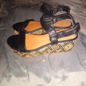 Dolce Vita Black/Tan Brynn Platform Sandals